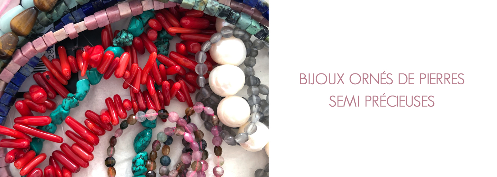 Bijoux ornés de pierres semi précieuses